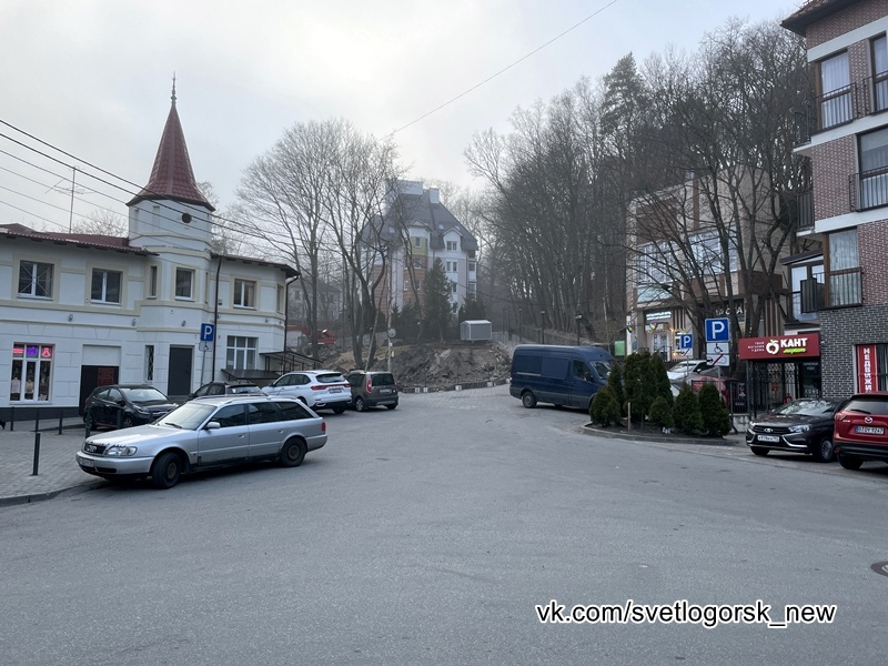Светлогорск, вид от Тихого озера на стройку на улице Гагарина. Апрель 2026