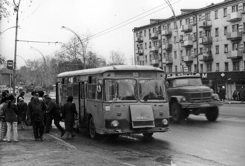    Остановка «Павленко», 1991 год. Вид в сторону железной дороги