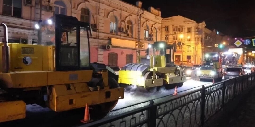 Первый слой асфальта уложили на ул. Адмиралтейской в Астрахани