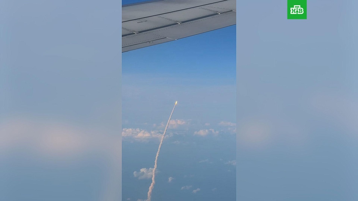    Пассажиры самолета в США увидели старт лунной миссии Artemis II