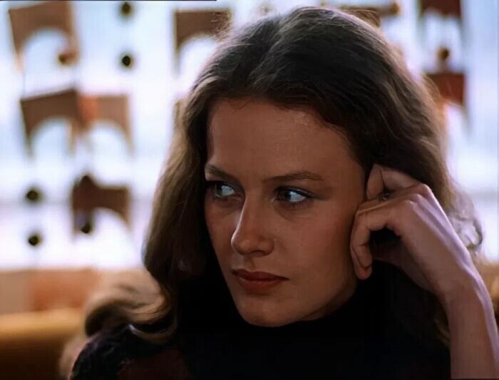    Роль архивариуса Людмилы в фильме «Гонки по вертикали» принесла актрисе широкую известность.