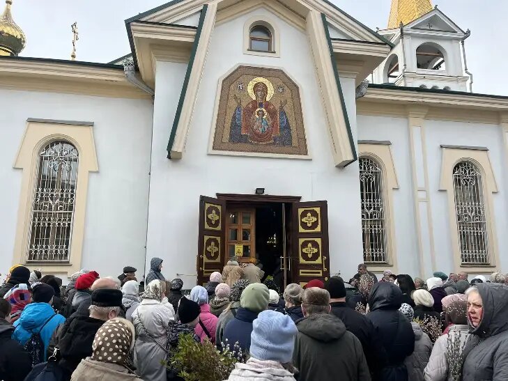    Вербное воскресенье в Вознесенском кафедральном соборе Новосибирска. Фото Алина Кухмарь