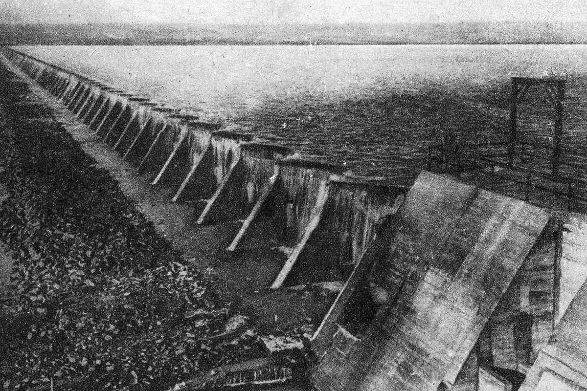    Первая плотина Магнитогорского металлургического комбината. 1931 / Пермский краеведческий музей