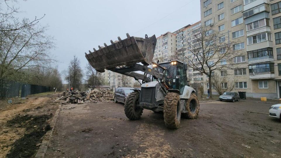     REGIONS / Артем Мишуков