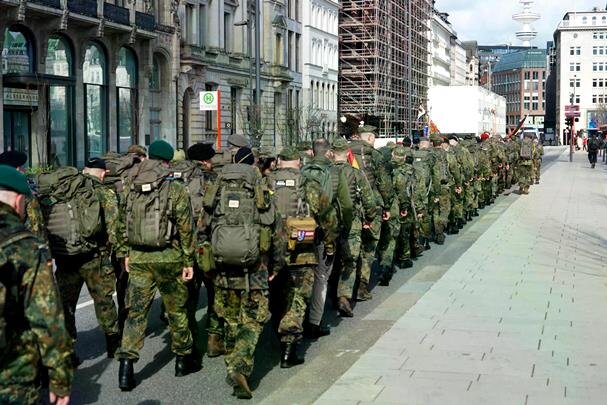 Вы ещё не доброволец Бундесвера? Тогда мы идем к вам!..