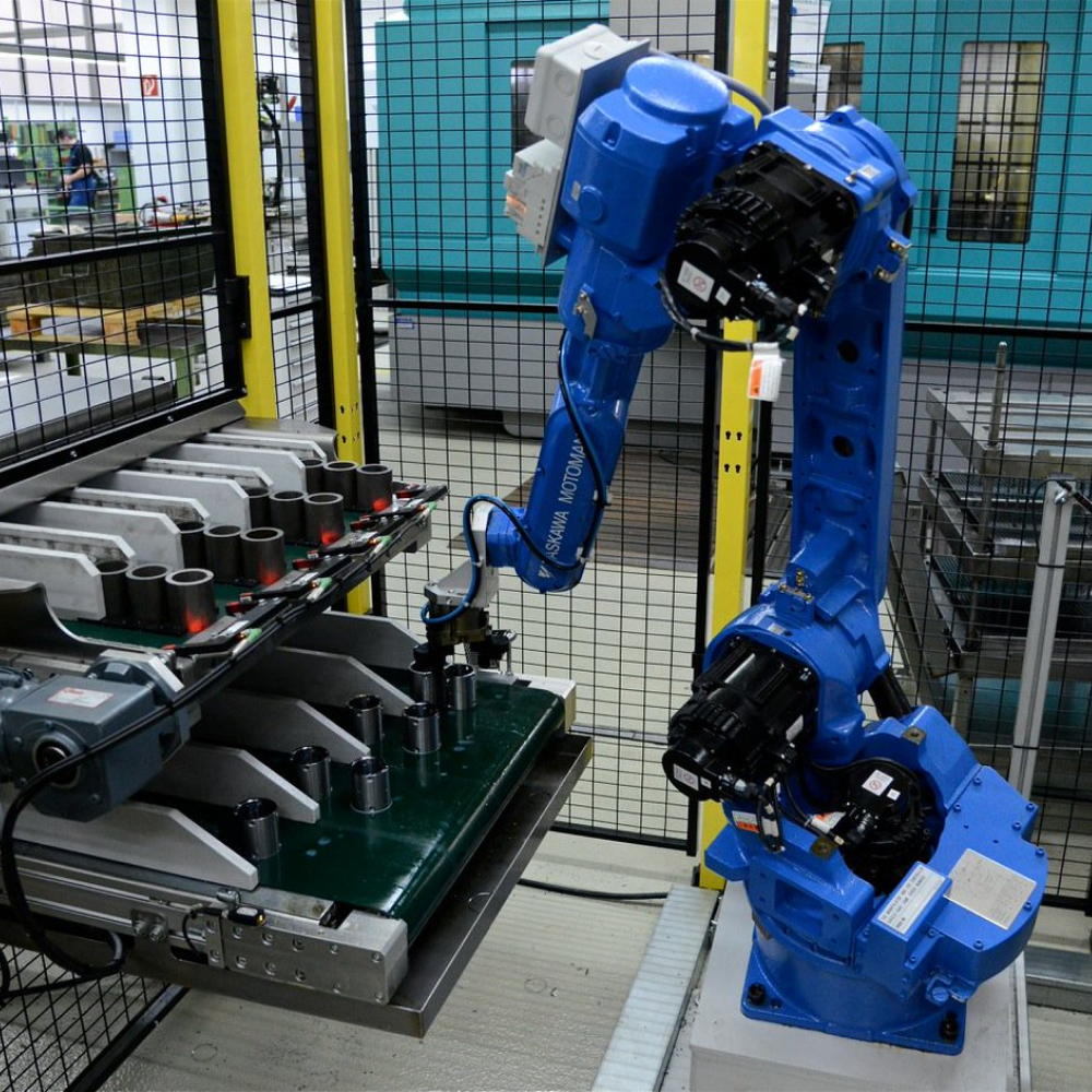 Почему в 2026 году один cobot рядом с обычным фрезерным станком часто работает лучше, чем целая роботизированная линия