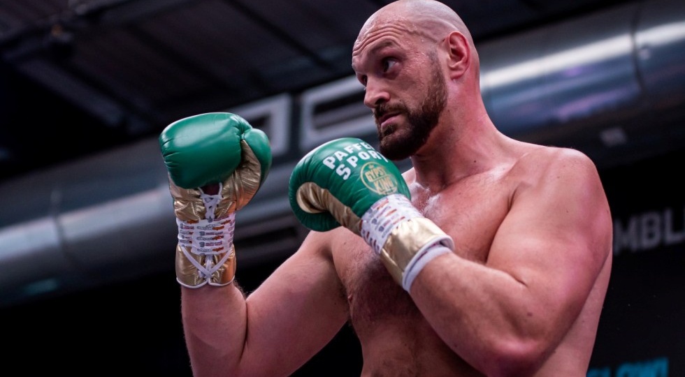 Тайсон Фьюри – Арсланбек Махмудов, где смотреть бой и всё о шансах боксёров