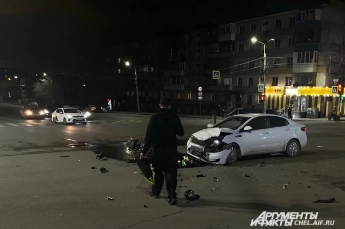    В Челябинске девушка за рулём иномарки сбила мотоциклиста в центре города