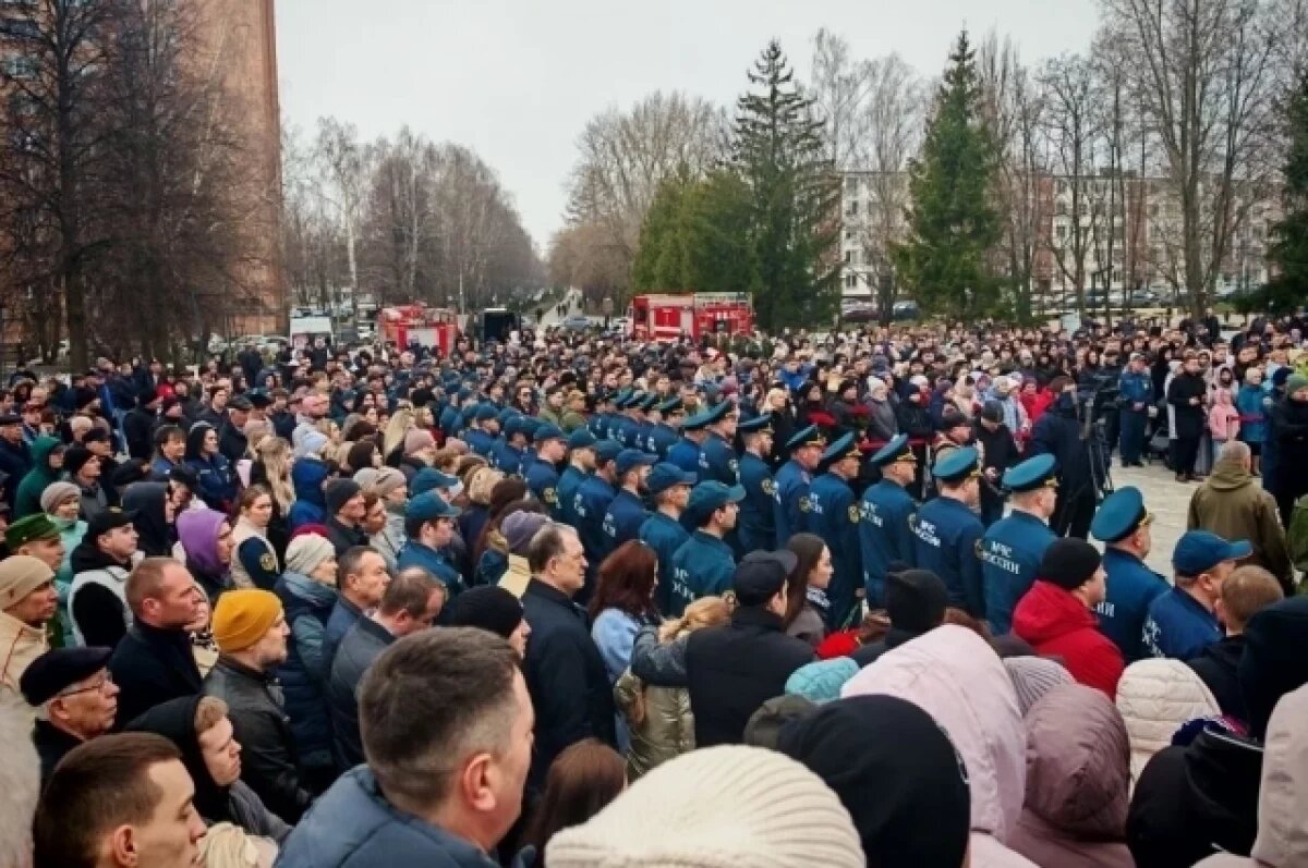    В Нижнекамске тысячи людей пришли проститься с Маратом Назиповым