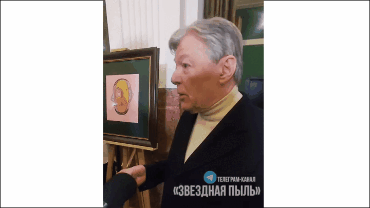    Артист уже много лет рисует фломастерами на листах А4: изливает свои чувства ощущения от людей в сюрреалистической манере. Видео: ТГ-канал starsdustpro