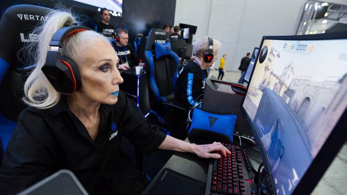    Ирина BRÜNNHILDE Белышева из российской команды Iron-Legion бьется против шведов из Silver Snipers / Фото: Кирилл Зыков / АГН Москва