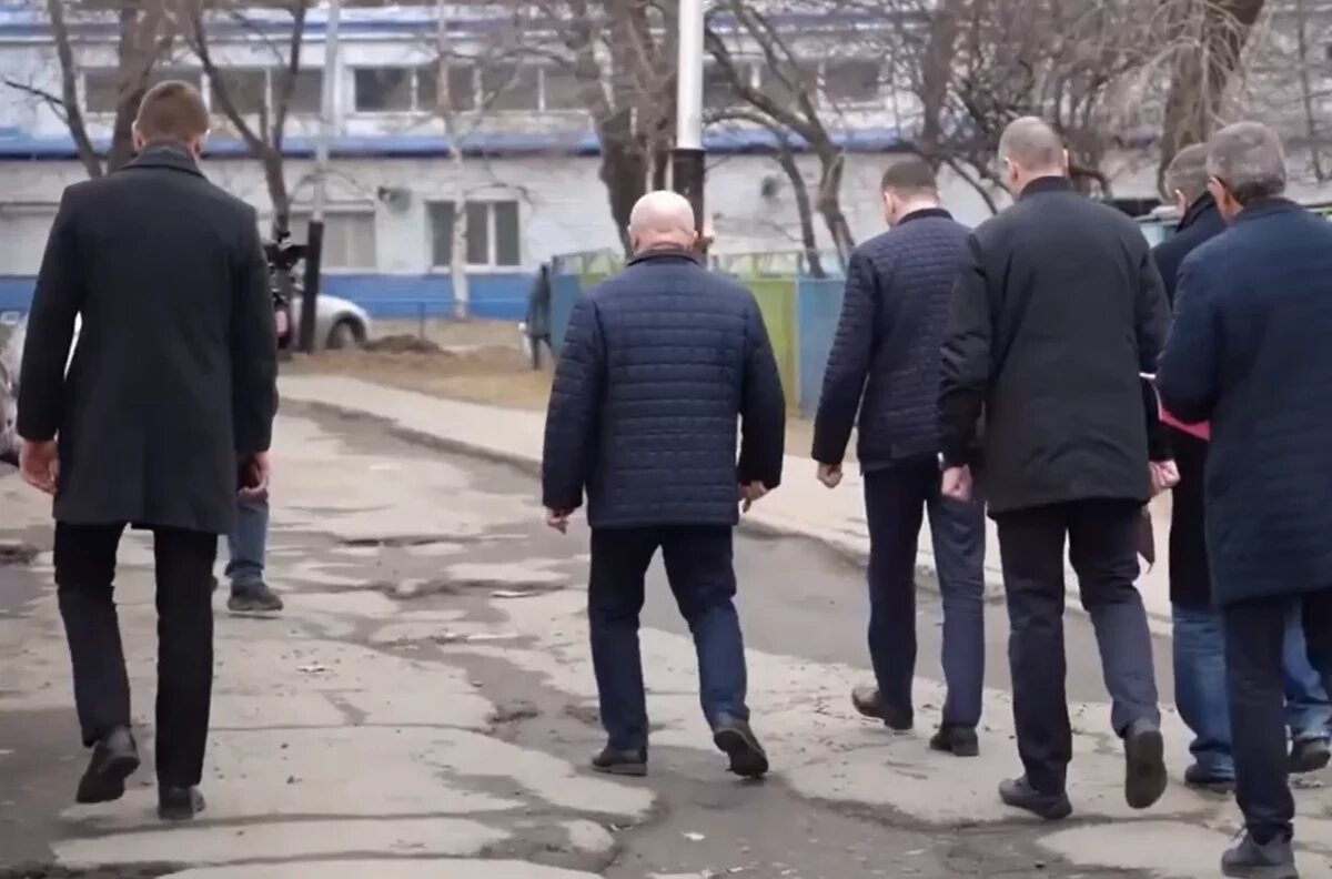    Губернатор Демешин и мэр Кравчук осмотрели ямы на дорогах Хабаровска