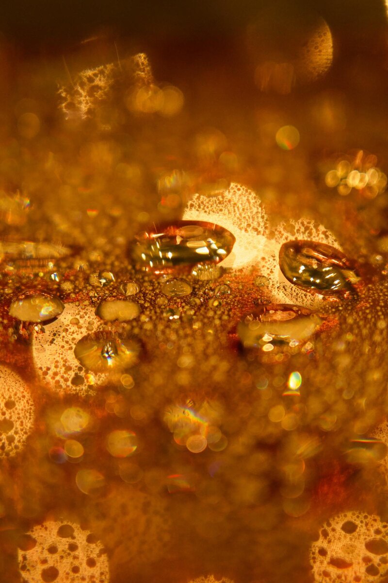 Alek Newton / Unsplash📷В ювелирных изделиях чаще встречается не абсолютно чистое золото, а его смеси с разной пробой: чем она выше, тем больше золота в составе сплава