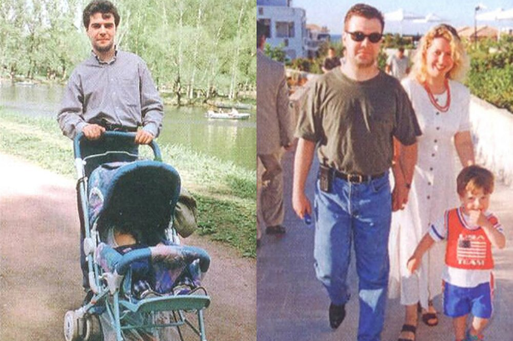 Маленький Илья с папой и мамой 