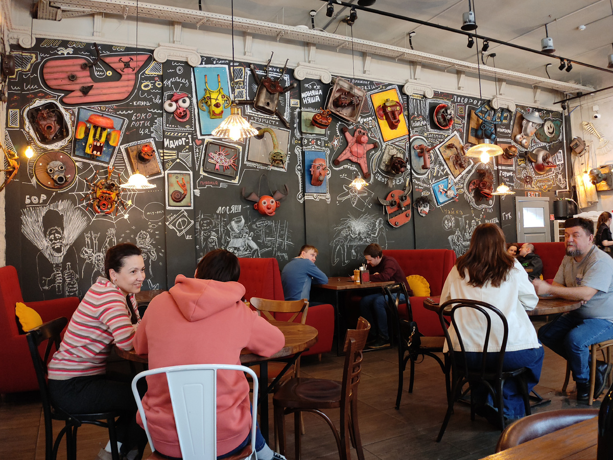 Зал ресторана «Два деда».