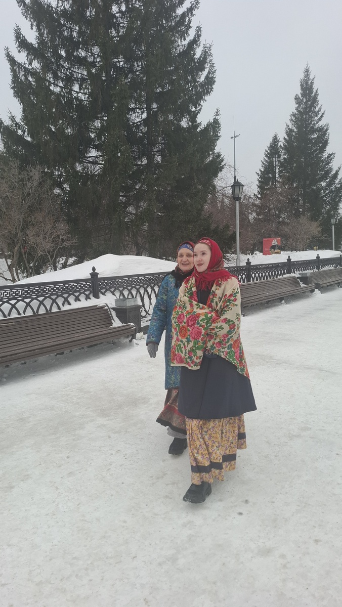 Сибирячки из фольклорного ансамбля