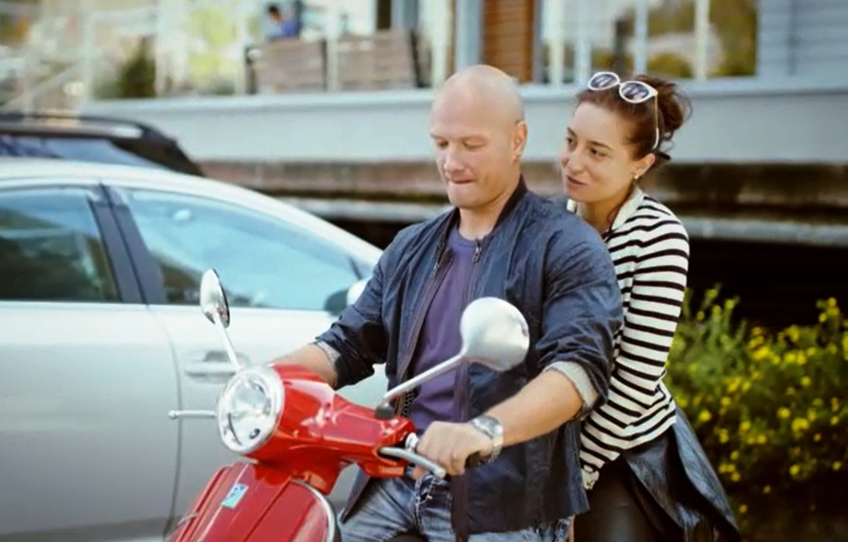 Кадр из сериала "Сладкая жизнь".