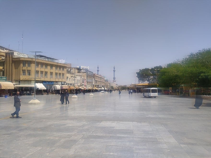 Площадь в Куме. Фото автора.