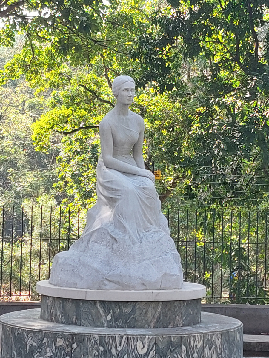 Статуя Терезы де ла Парра. Фото автора