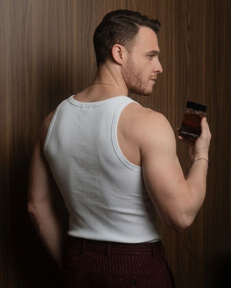 Керем Бюрсин и аромат от D&G “The One”.
