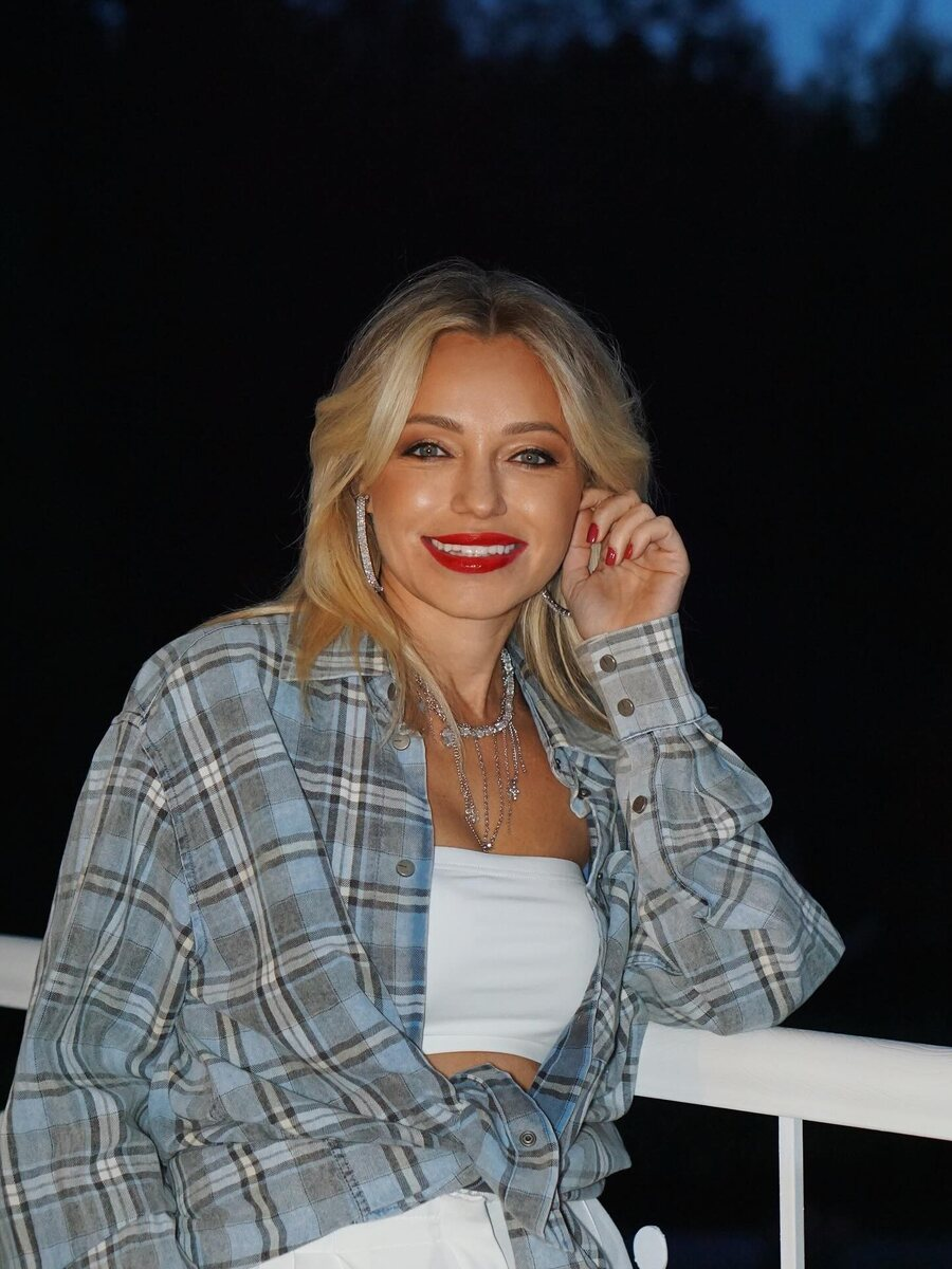 Ну какая из нее бабушка?