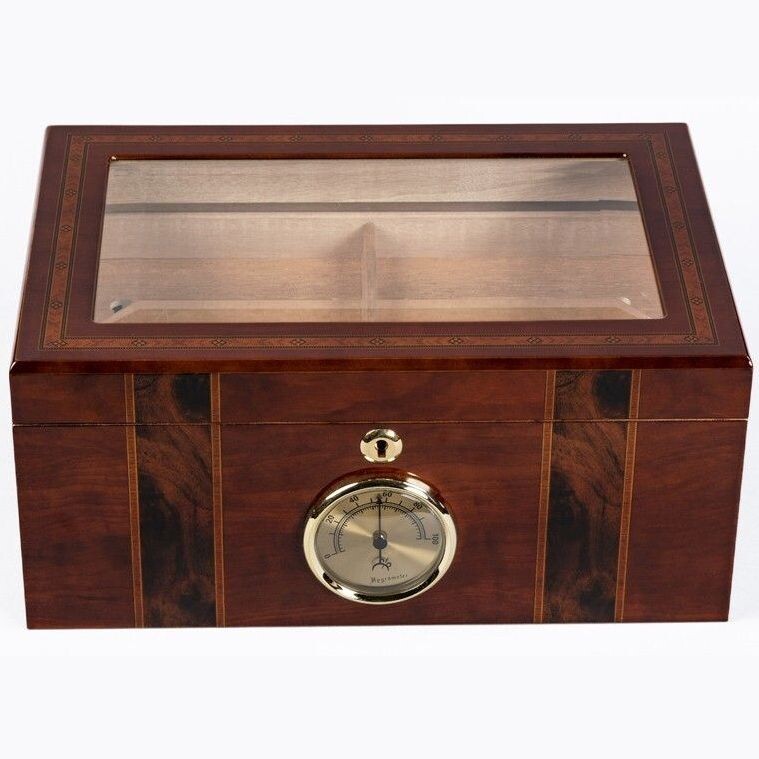 Хьюмидор — ящик, шкатулка для хранения сигар. Главной задачей хьюмидора является поддержание влажности на уровне 68—72 %, при которой сигары могут храниться без потери качества.