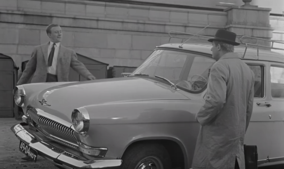 Кадр из фильма "Берегись автомобиля"