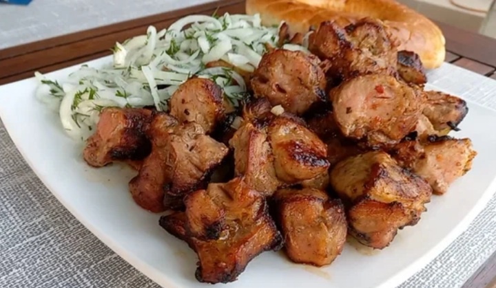 Кавказский шашлык.