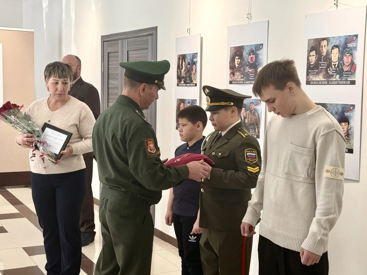    В Урае вручили орден Мужества семье погибшего на СВО Андрея Данилова