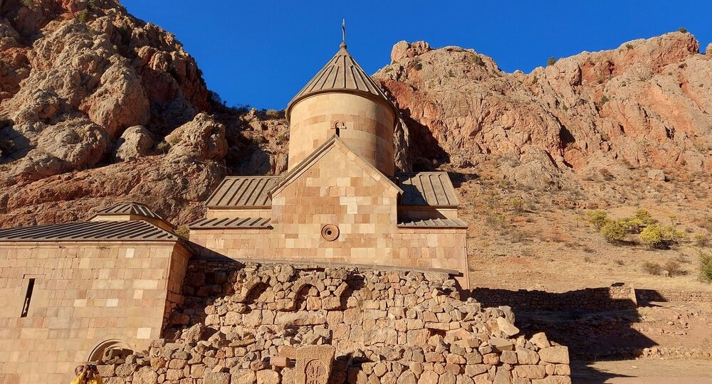 История в камнях. Монастырь Нораванк.