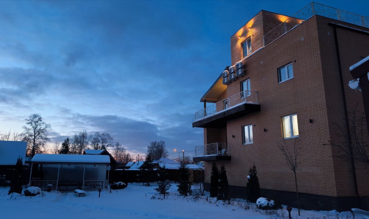 Дом в вечерних сумерках