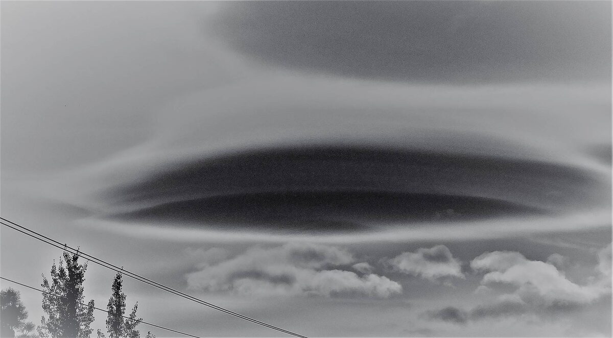     Неопознанный летающий объект или оптическая иллюзия   
(cc) Peter Prehn -