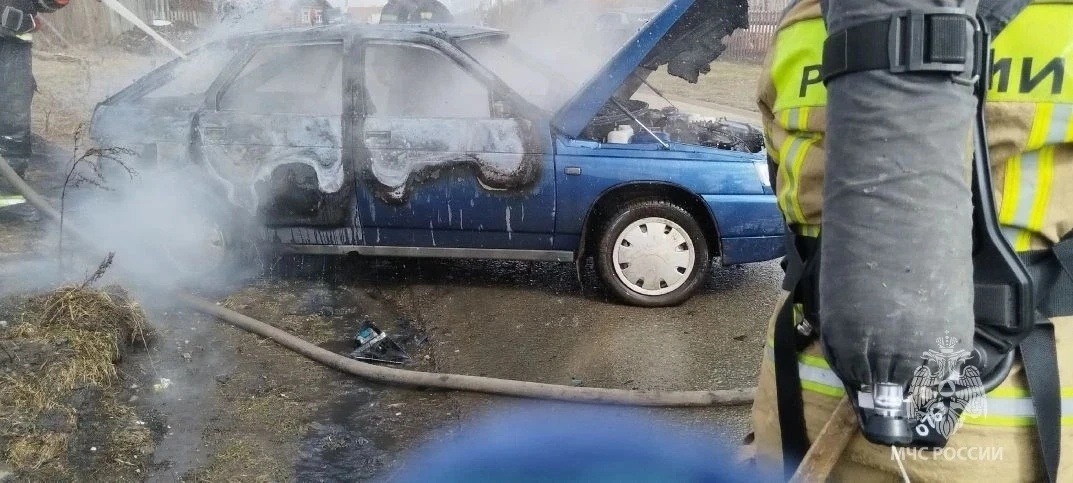 В Челябинской области мужчина спалил машину во время ремонта