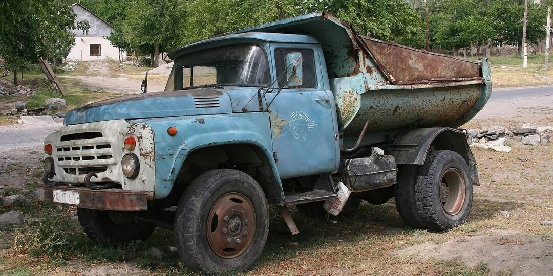 Почему у ЗИЛ-ММЗ-555 был круглый кузов