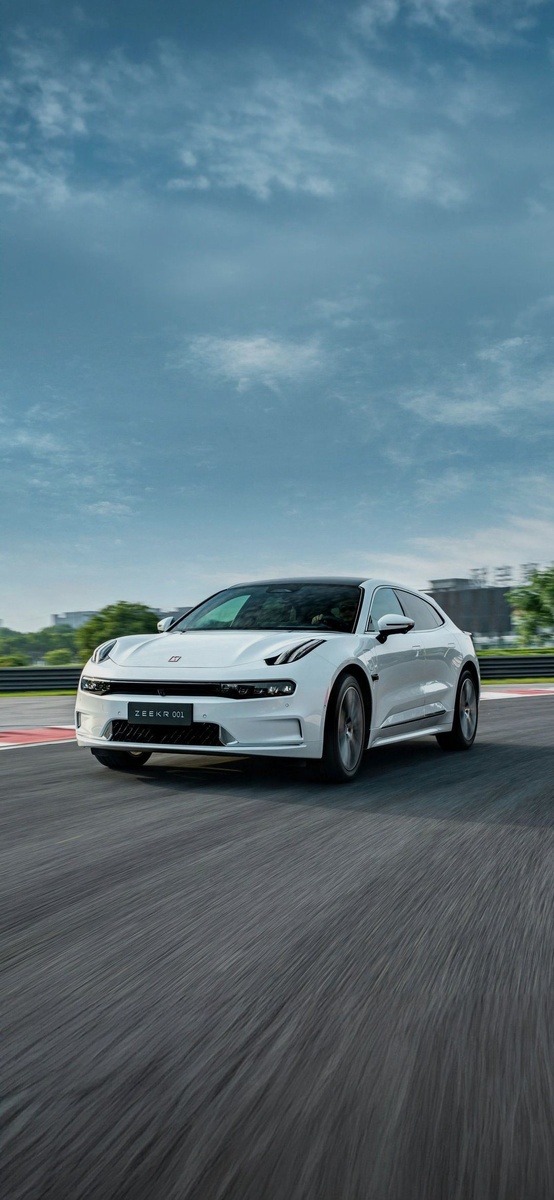 Прочь от дома Олега и Веры