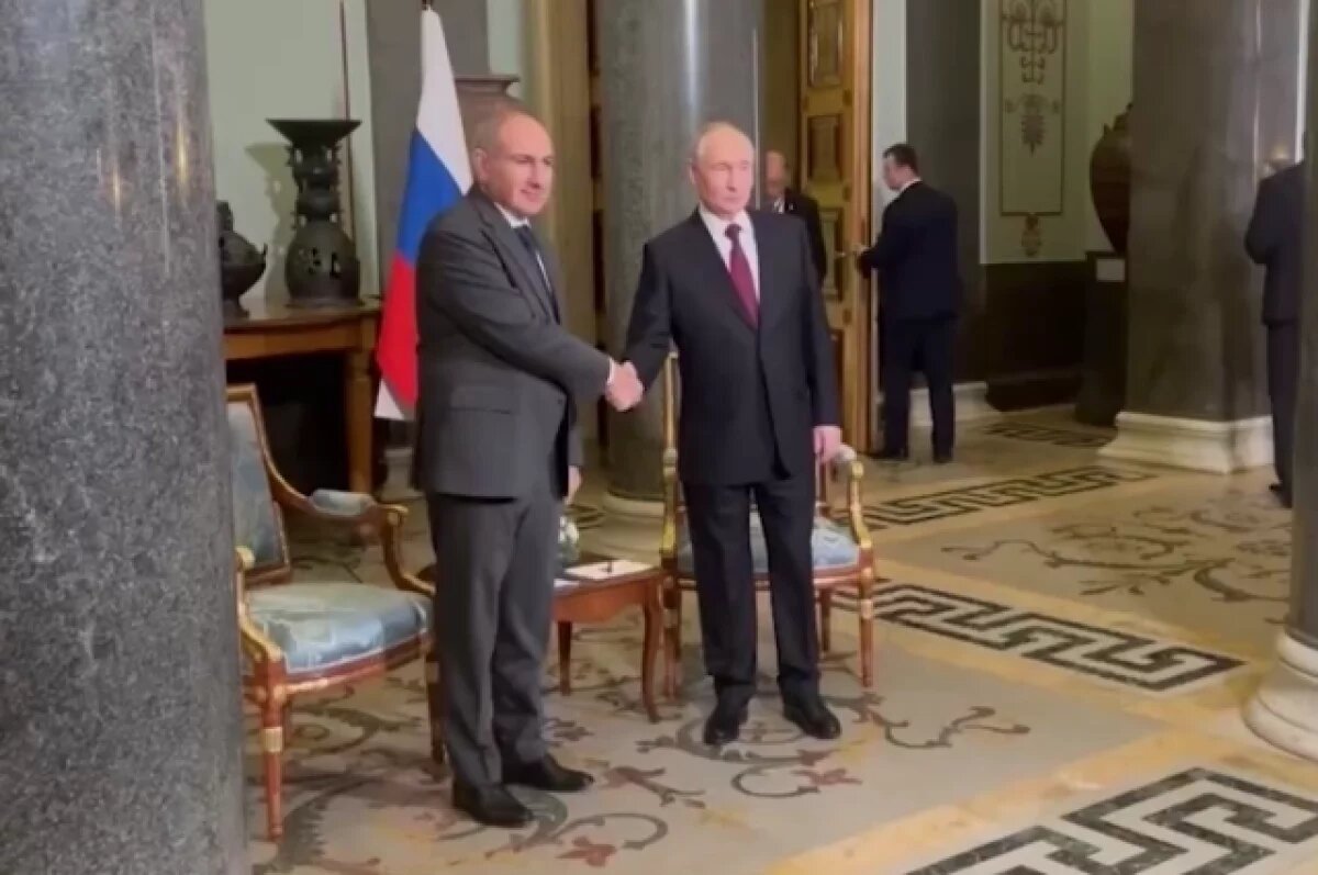    Песков объяснил, почему встреча Путина и Пашиняна прошла в закрытом формате