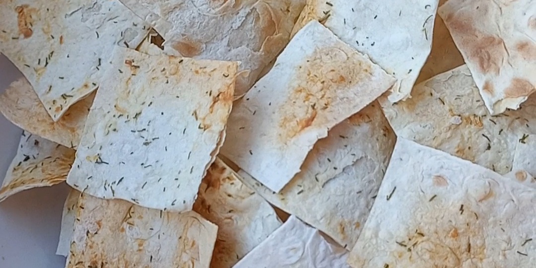 Чипсы из лаваша со сметаной и зеленью