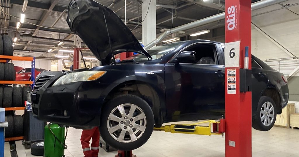 Запах протухших яиц или серы под капотом: что нужно срочно делать с двигателем автовладельцу?