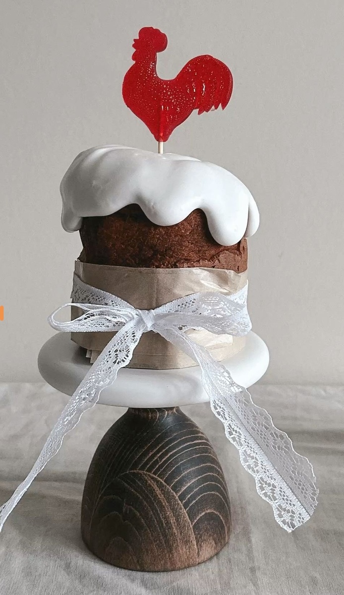 Вот такой минималистичный кулич тоже смотрится очень неплохо