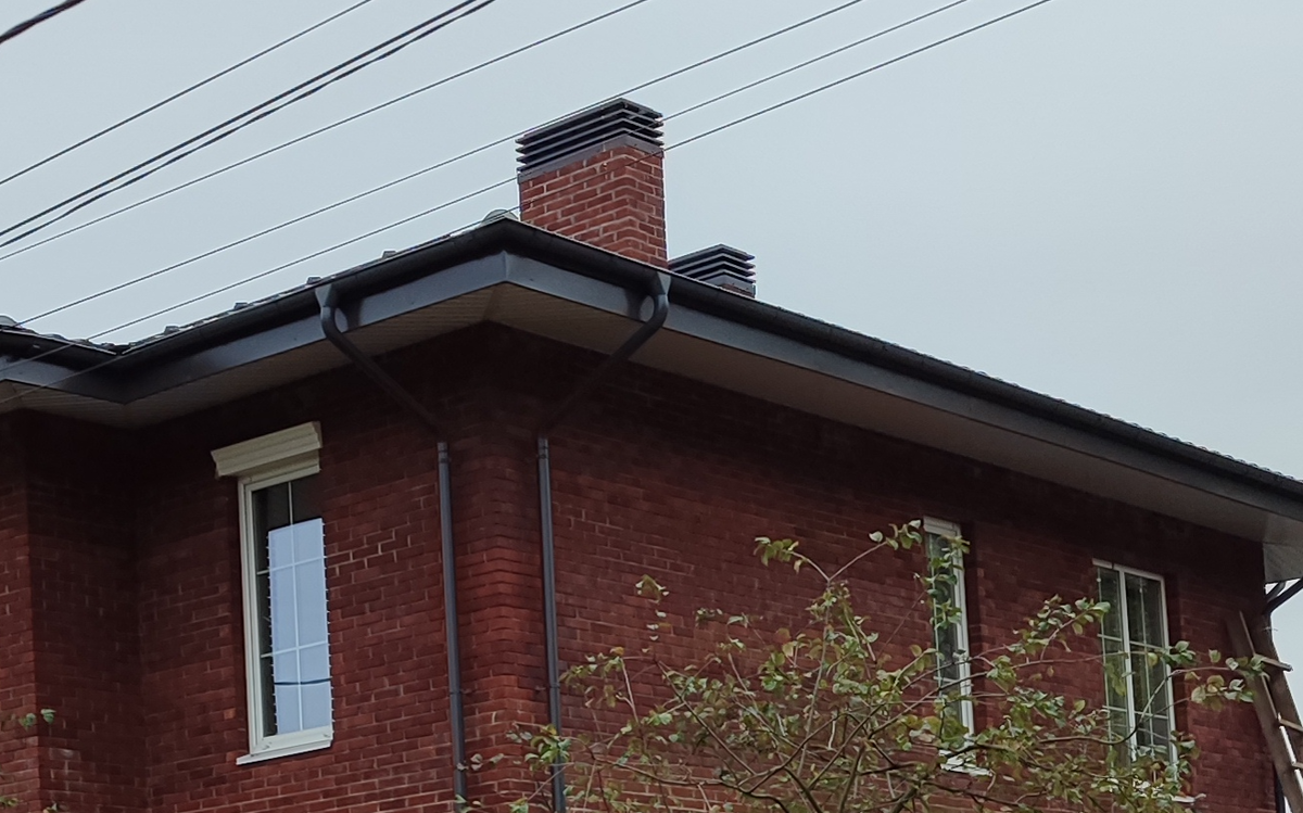 Дымоход, который идет из котельной, одного из моих клиентов