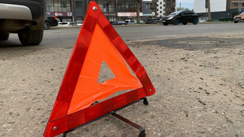 В Иркутске столкнулись две иномарки на перекрестке у остановки Баргузин