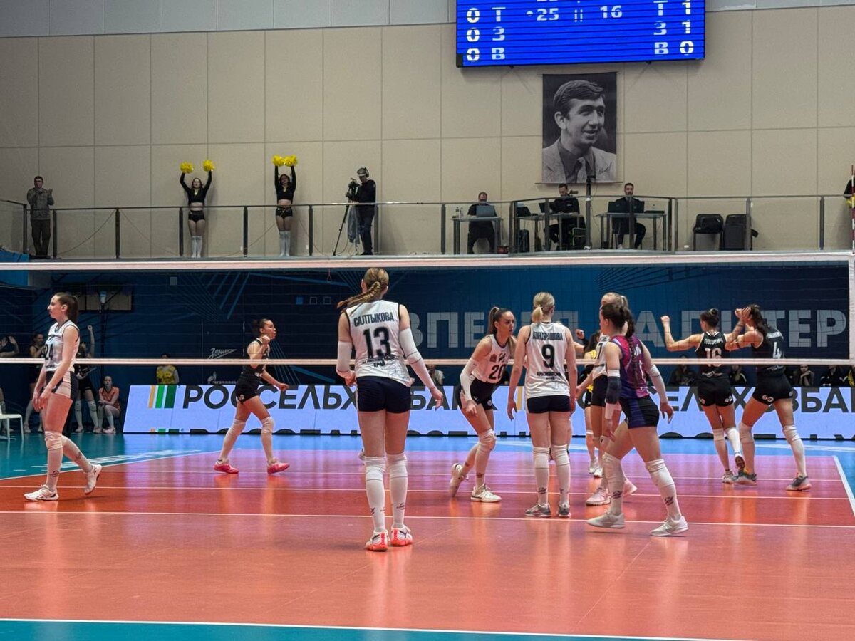 1 апреля. Санкт-Петербург. После поражения от "Ленинградки"  в ответном матче волейболистки "Енисея" завершили выступлениетв Кубке России