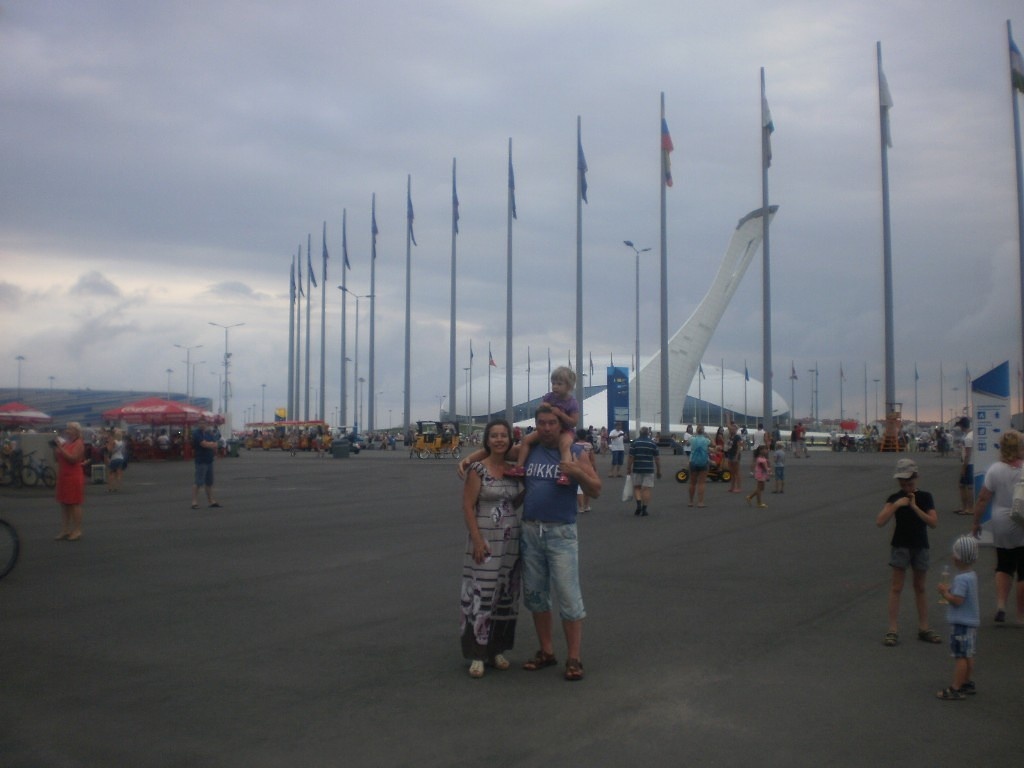 Наш первый совместный отдых с 3-летней внучкой. В Сочи-парке, 2014 год.