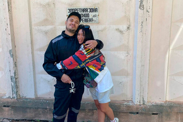 Паша Техник после освобождения из тюрьмы и Ева Карицкая, 2021 год / techniquepashalive/Instagram   📷