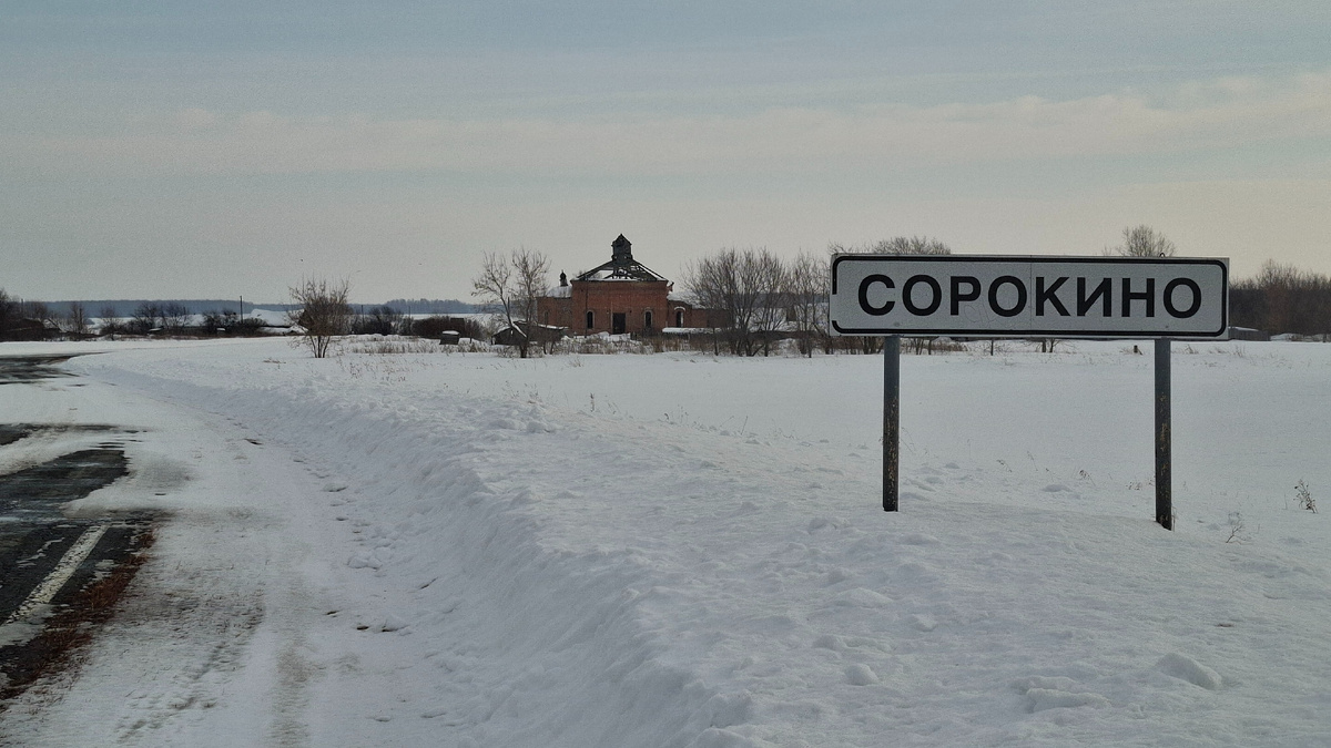 Церковь видно с Сибирского тракта 