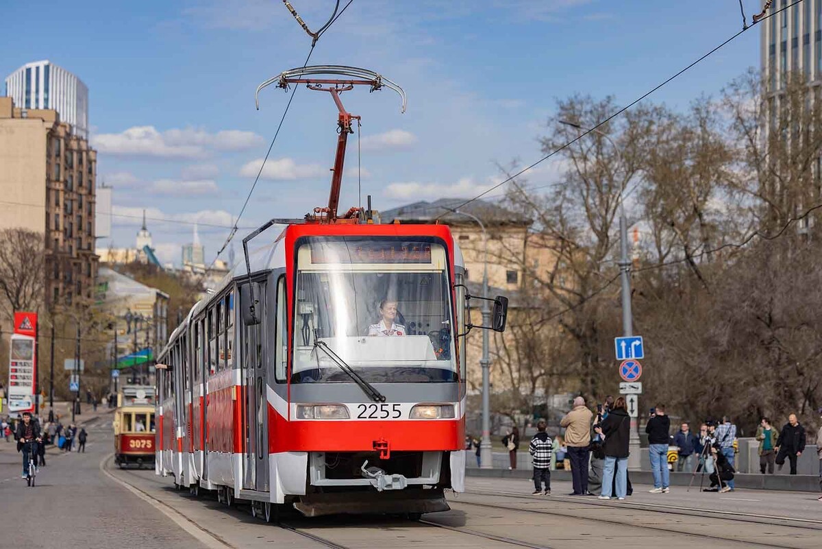    Центр столицы превратился в музей: парад исторических трамваев