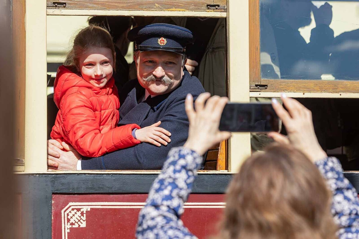    Центр столицы превратился в музей: парад исторических трамваев