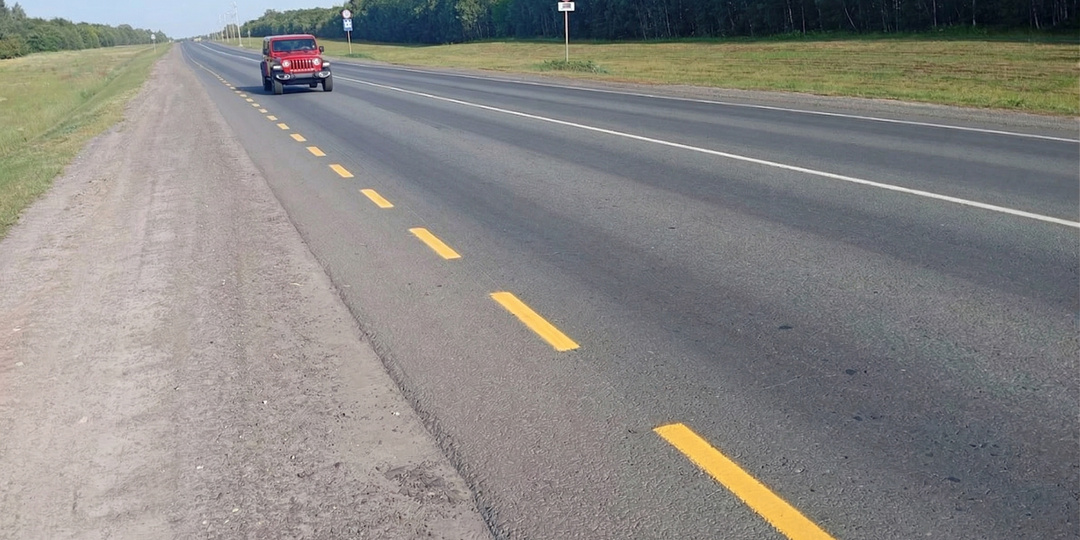 Жёлтая прерывистая разметка у обочины, что означает и за что штрафуют
