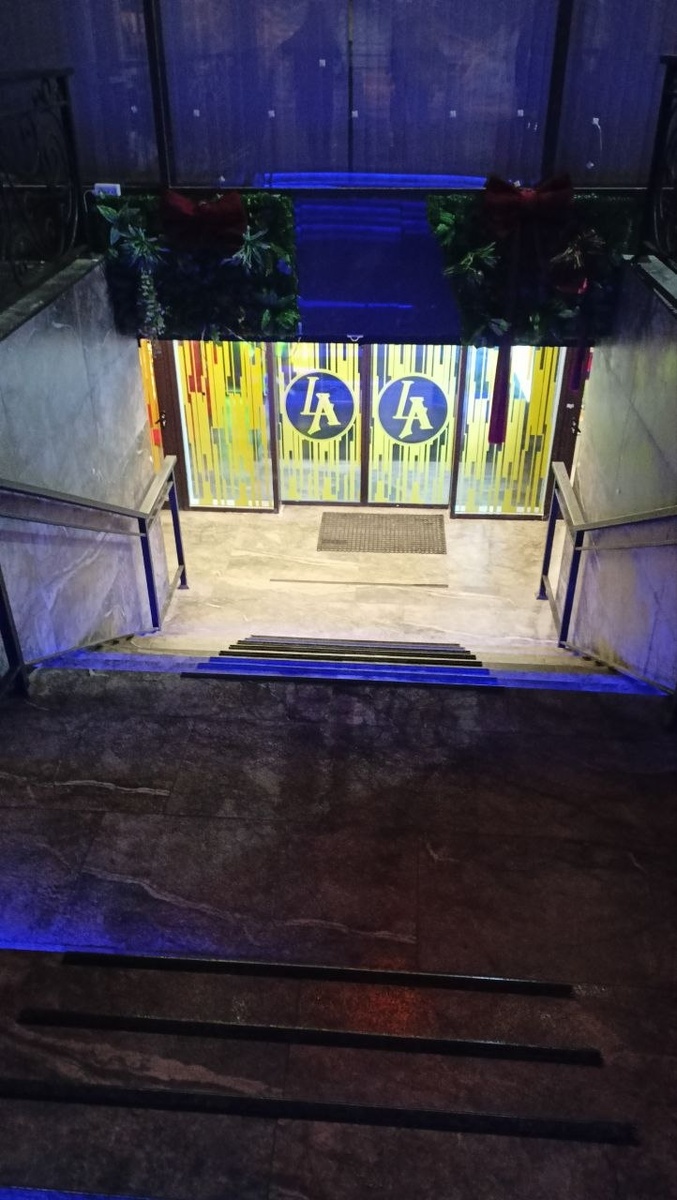 Вход в кафе Лакабана Африкана