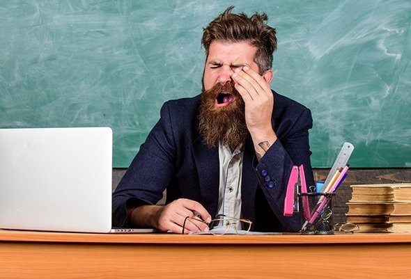 Вы просыпаетесь в 6:00, чтобы доделать план урока. После уроков вы пишете отчеты. Вечером - проверка тетрадей и составление тестов, от которых уже рябит в глазах. Знакомо?